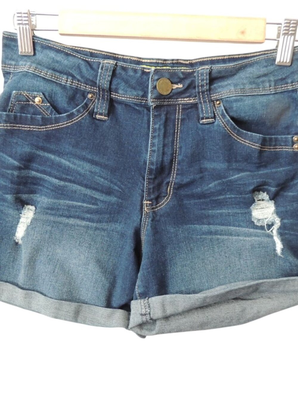 WannaBettaButt? YMI Mid rise cuffed shorts Jeans size 5